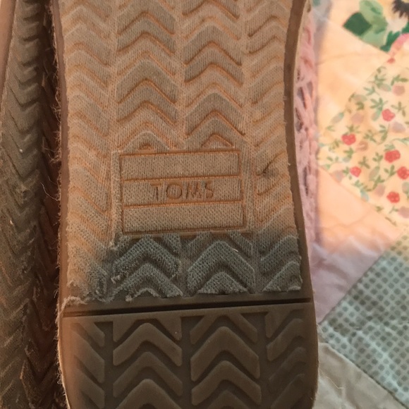 Tom’s shoes - Picture 3 of 5